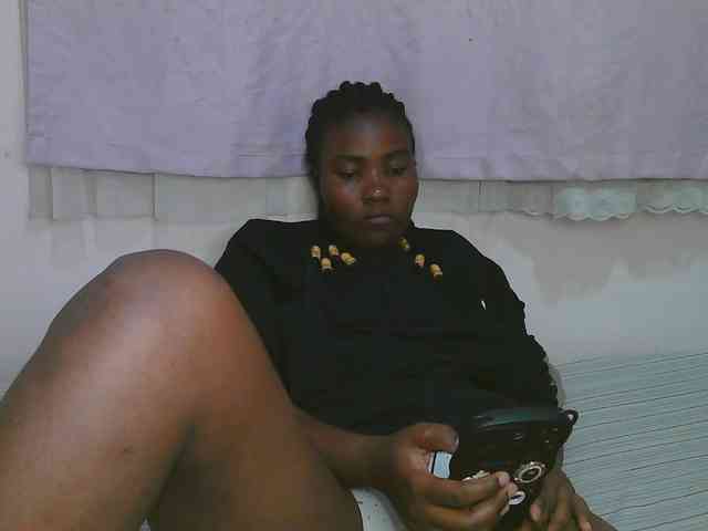Cute-latasha webcam