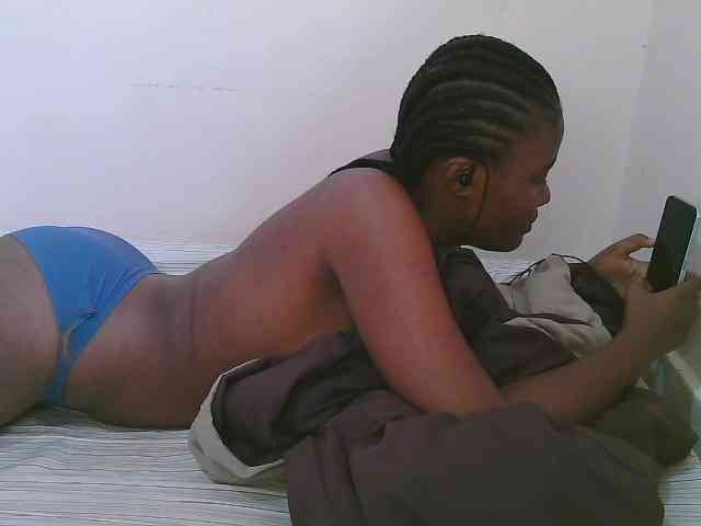 Cute-latasha webcam
