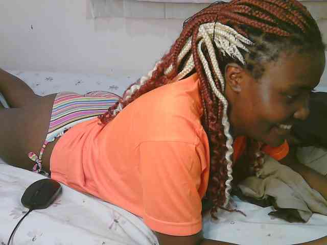 Cute-latasha webcam