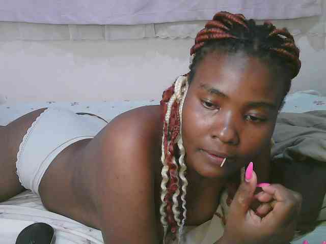 Cute-latasha webcam