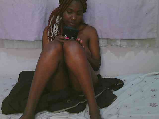 Cute-latasha webcam