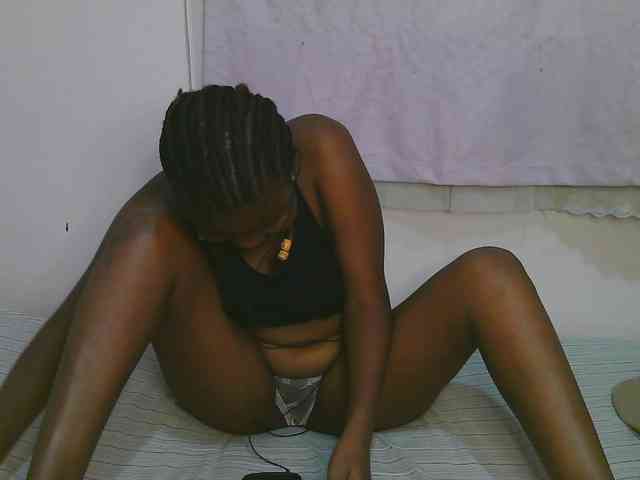 Cute-latasha webcam