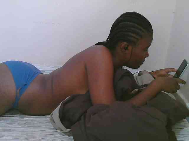 Cute-latasha webcam