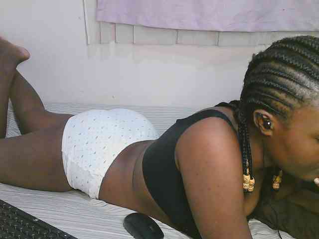 Cute-latasha webcam