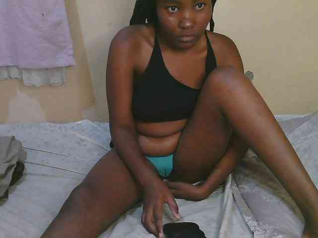 Cute-latasha webcam