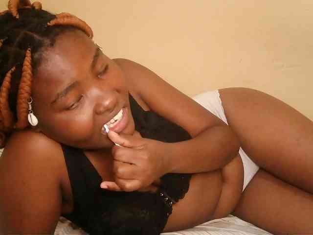 Cute-latasha webcam