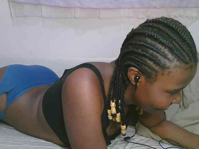 Cute-latasha webcam