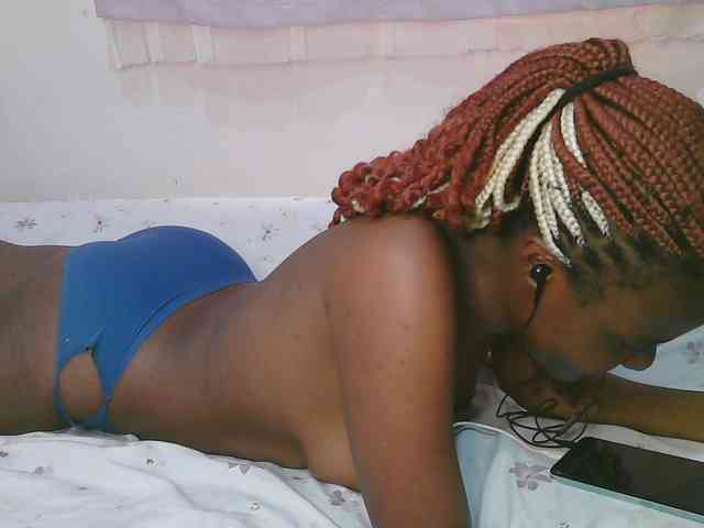 Cute-latasha webcam