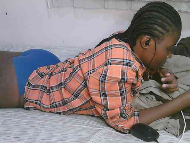Cute-latasha webcam