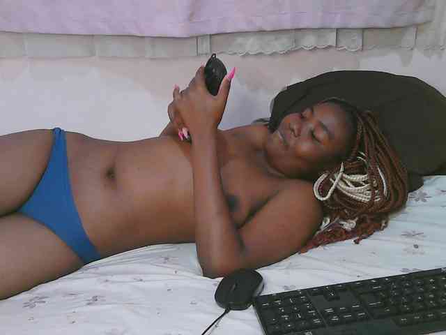 Cute-latasha webcam
