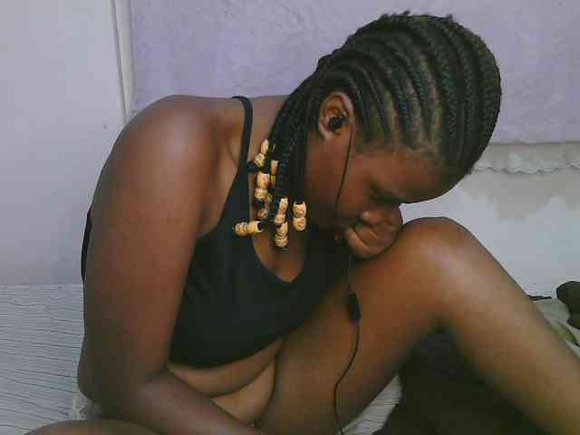 Cute-latasha webcam