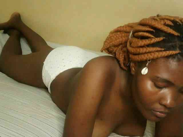 Cute-latasha webcam