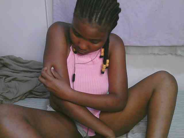 Cute-latasha webcam
