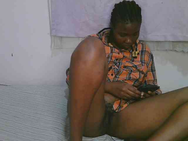 Cute-latasha webcam