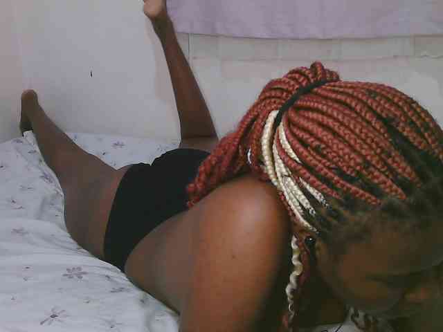 Cute-latasha webcam