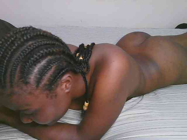 Cute-latasha webcam