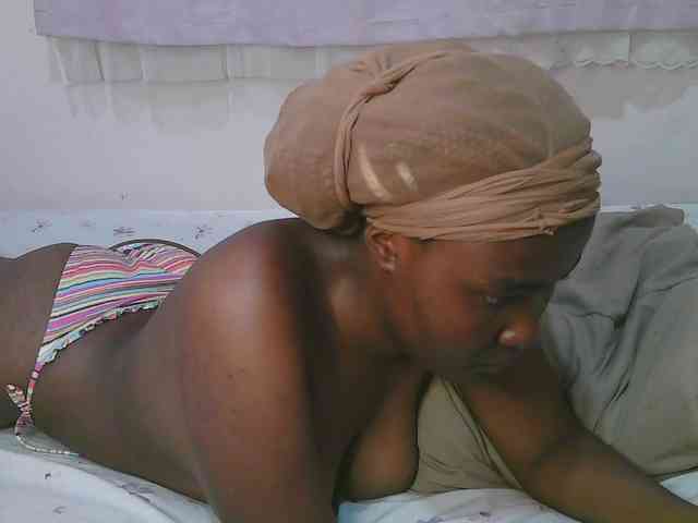 Cute-latasha webcam