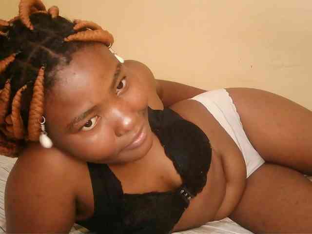 Cute-latasha webcam