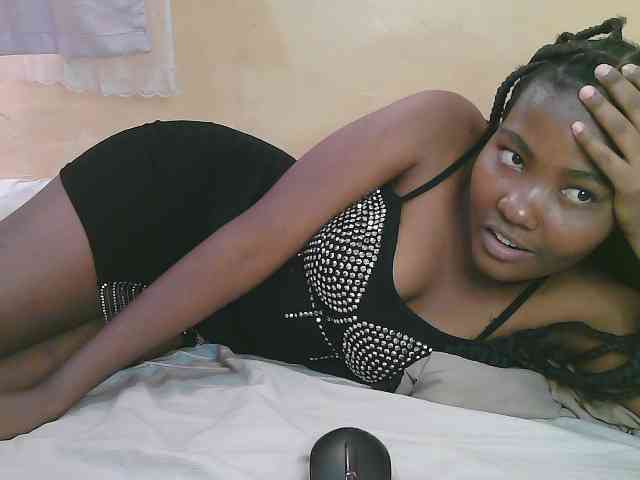 Cute-latasha webcam