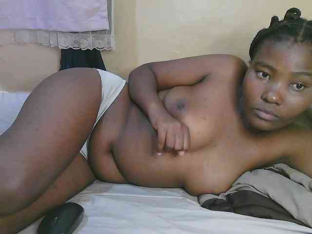 Cute-latasha webcam