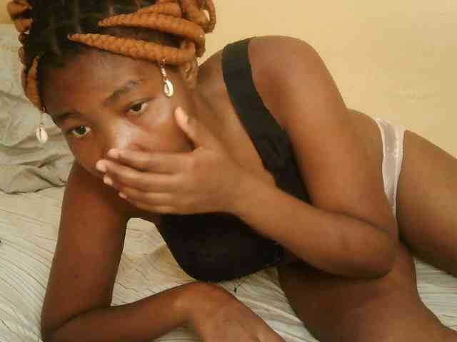 Cute-latasha webcam