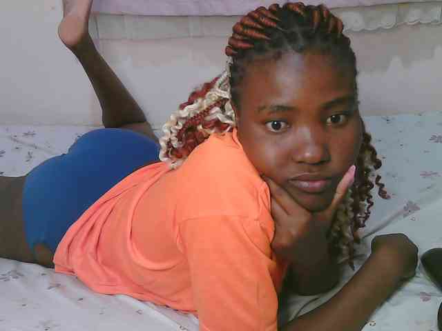 Cute-latasha webcam