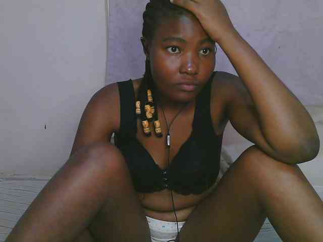 Cute-latasha webcam