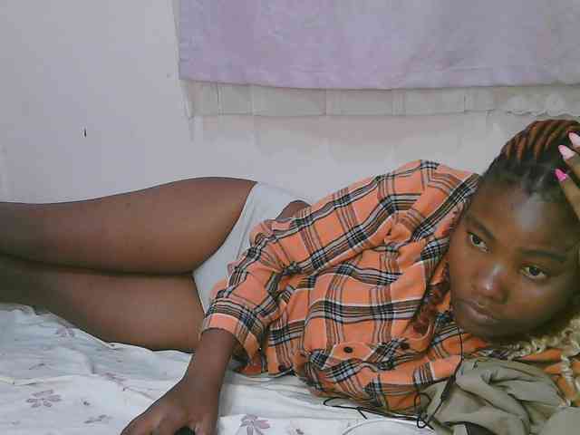 Cute-latasha webcam