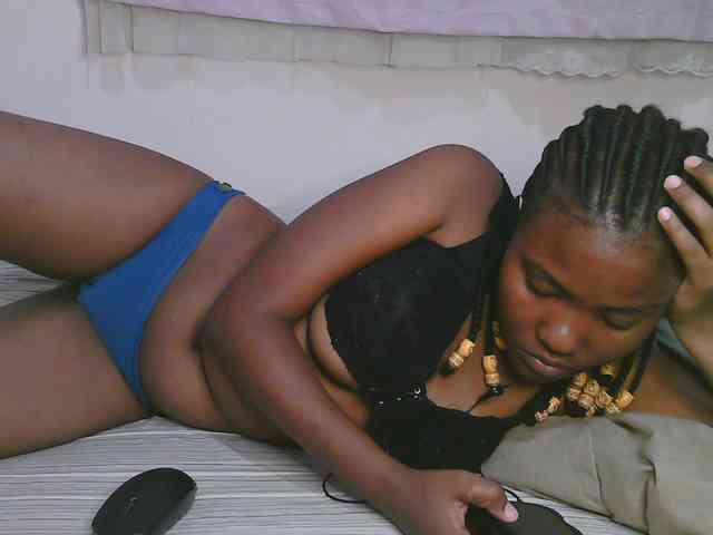 Cute-latasha webcam