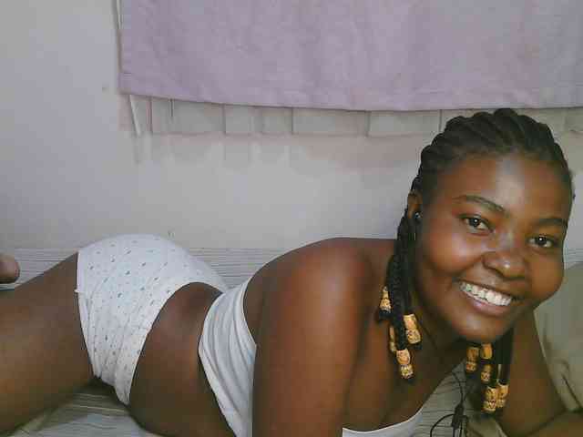 Cute-latasha webcam