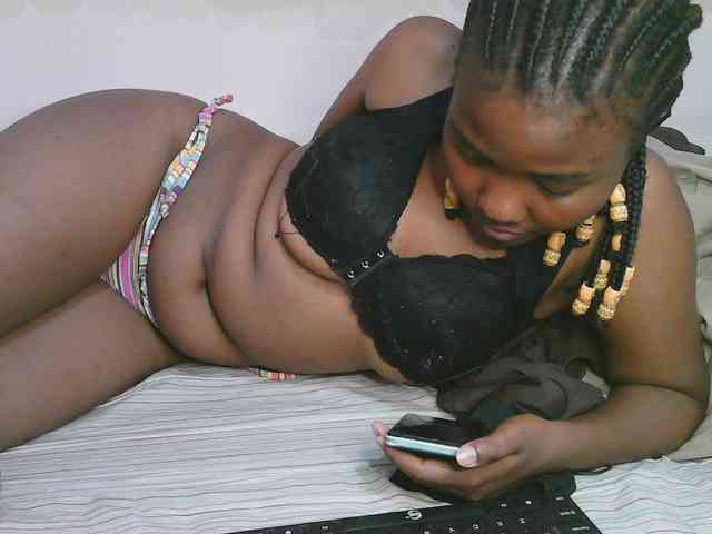Cute-latasha webcam