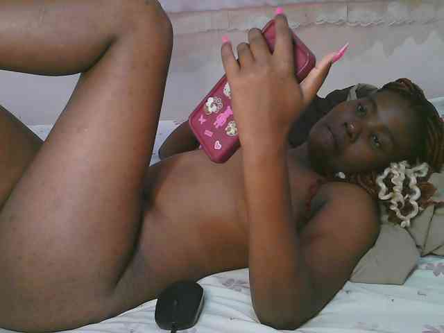 Cute-latasha webcam