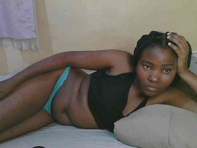 Cute-latasha webcam