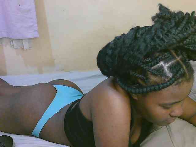 Cute-latasha webcam