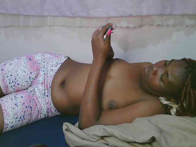 Cute-latasha webcam