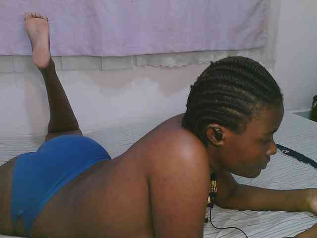 Cute-latasha webcam