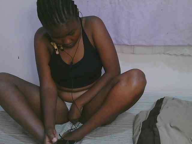 Cute-latasha webcam