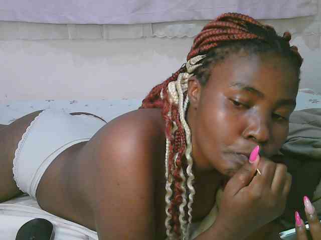 Cute-latasha webcam