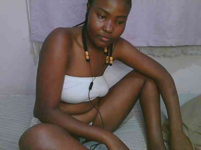 Cute-latasha webcam