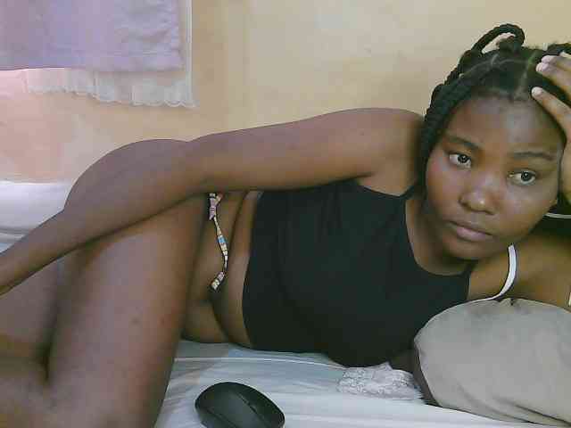 Cute-latasha webcam