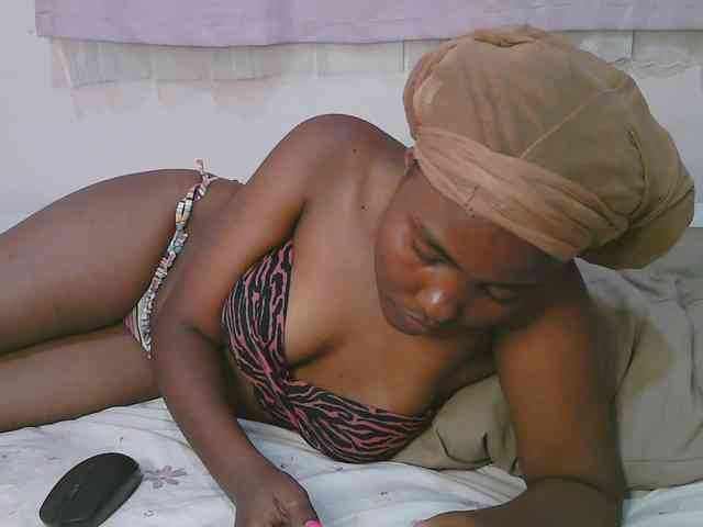 Cute-latasha webcam