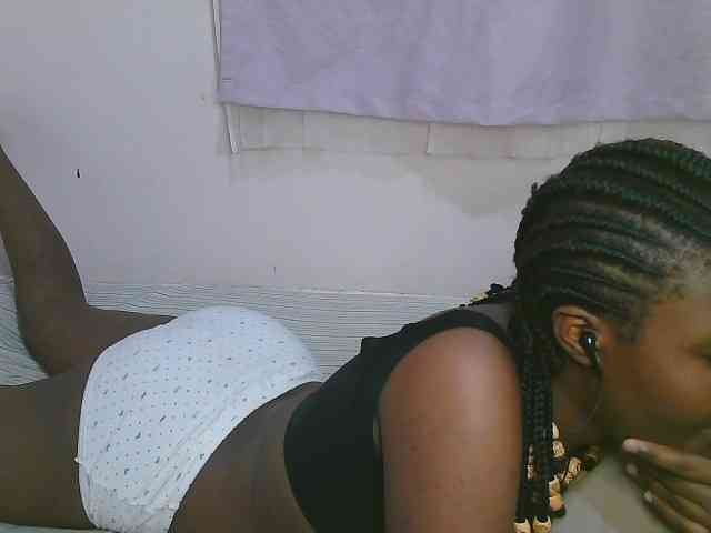 Cute-latasha webcam