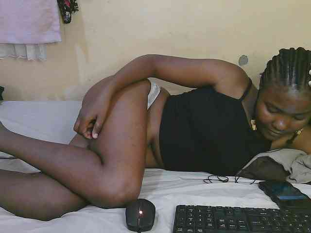 Cute-latasha webcam