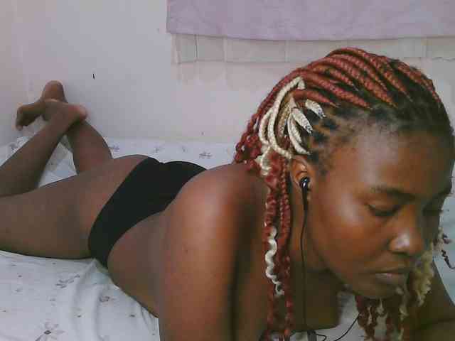 Cute-latasha webcam