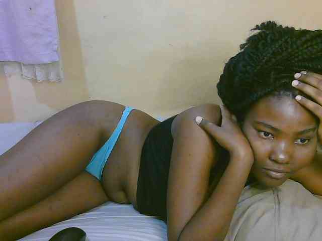 Cute-latasha webcam