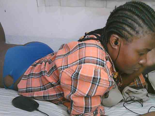 Cute-latasha webcam