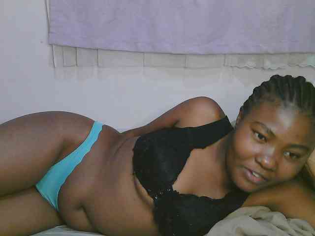 Cute-latasha webcam