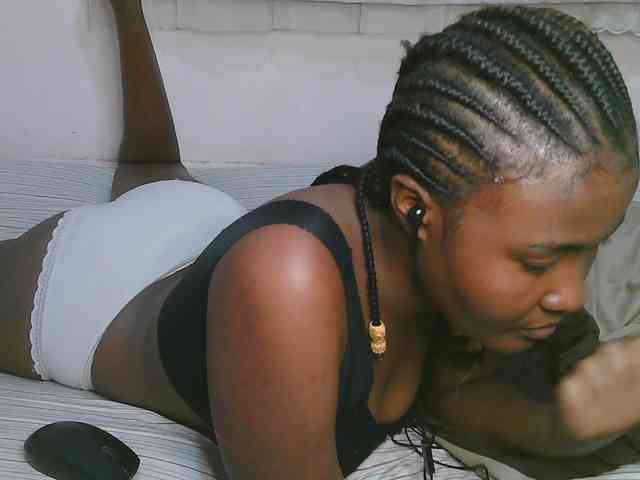Cute-latasha webcam