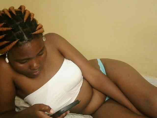 Cute-latasha webcam