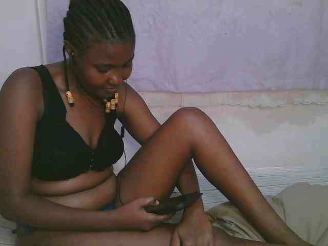 Cute-latasha webcam